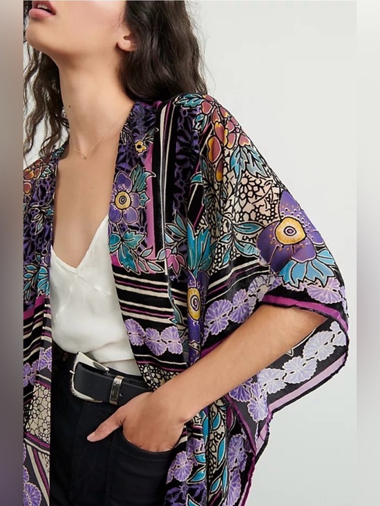 Anthropologie Tops - Anthropologie Shira Burnout Velvet Kimono